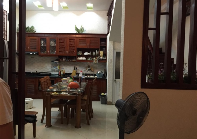 Chính chủ bán nhà số ngõ 1008 đường Láng dt 53.5m2 X 3,5 tầng, giá 4 tỷ. Liên hệ 0963.32.0000