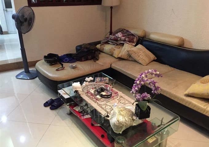 Chính chủ bán nhà số ngõ 1008 đường Láng dt 53.5m2 X 3,5 tầng, giá 4 tỷ. Liên hệ 0963.32.0000