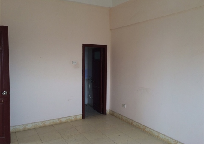 Chính chủ bán gấp căn hộ chung cư A15 ngõ 66 Kim Giang cách Ngã Tư Sở 2km 80m2, căn góc, giá 22 tr