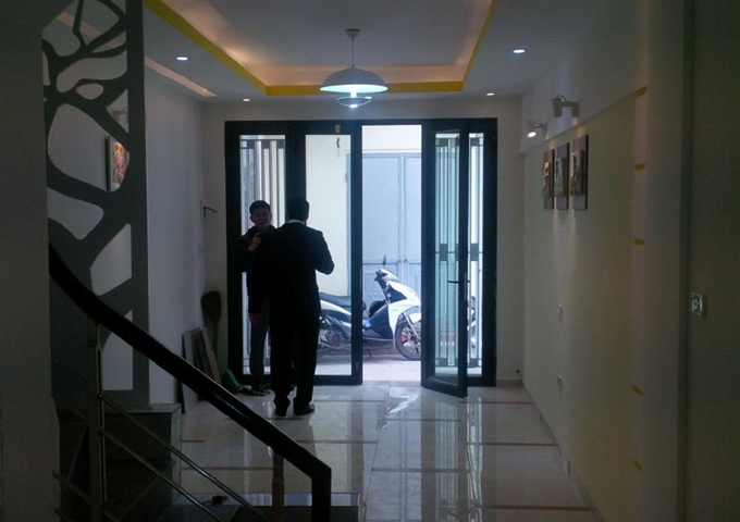 Bán nhà ngõ 140 Đông Thiên - Vĩnh Hưng - Hoàng Mai 38m2 5 phòng ngủ, giá 2,04 tỷ