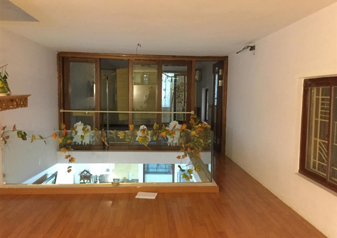 CC bán căn hộ tầng 2 khu tập thể số 1 Tràng Tiền gần Nhà Hát Lớn giá chỉ 4 tỷ. LH: 0942916363