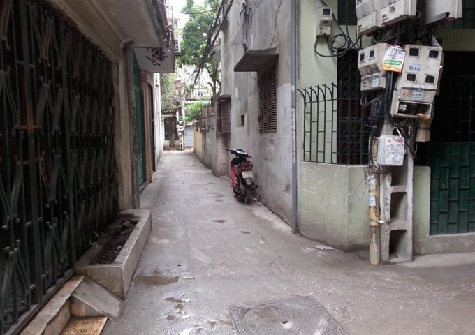 Nhà số 4 ngõ 165/52 phố Giáp Bát, cạnh chung cư Nam Đô, 28m2, xây 5 tầng, giá 1,7 tỷ. 0985727600