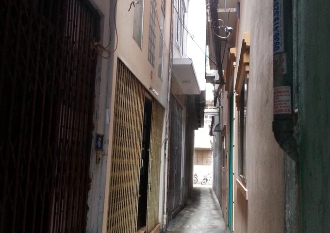 Nhà số 4 ngõ 165/52 phố Giáp Bát, cạnh chung cư Nam Đô, 28m2, xây 5 tầng, giá 1,7 tỷ. 0985727600