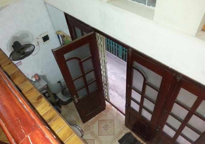 Nhà số 4 ngõ 165/52 phố Giáp Bát, cạnh chung cư Nam Đô, 28m2, xây 5 tầng, giá 1,7 tỷ. 0985727600