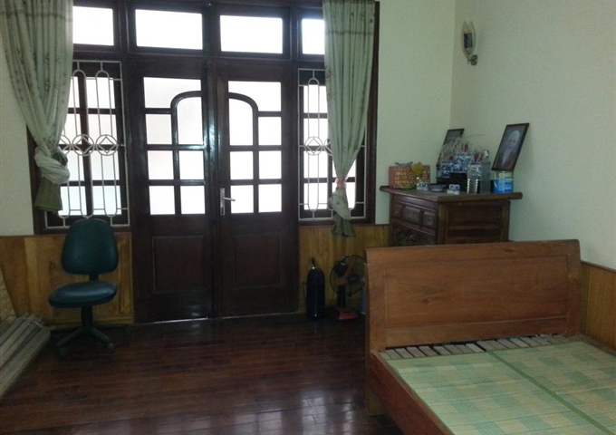 Nhà số 4 ngõ 165/52 phố Giáp Bát, cạnh chung cư Nam Đô, 28m2, xây 5 tầng, giá 1,7 tỷ. 0985727600