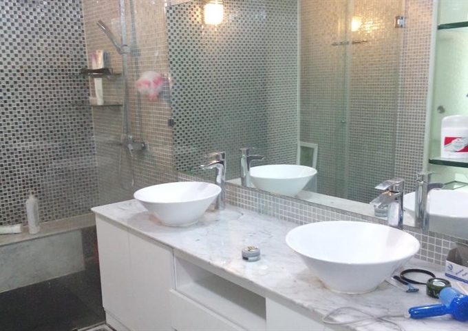 Chính chủ cần bán căn hộ penthouse chung cư H2, Hoàng Diệu, Quận 4, DT 203m2 và 25m2 sân vườn