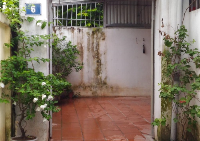 Cho thuê nhà cấp 4: Nhà 35m2 giá 2.4 tr/th. Nhà 65m2 giá 3.5 triệu/th ở phố Hoa Lâm, Long Biên, HN