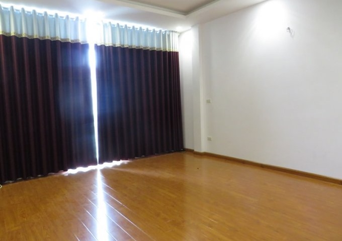 Cho thuê nhà ngõ 171 Nguyễn Ngọc Vũ, DT: 50m2 x 3 tầng, ô tô để trong nhà, giá cho thuê 13 tr/tháng