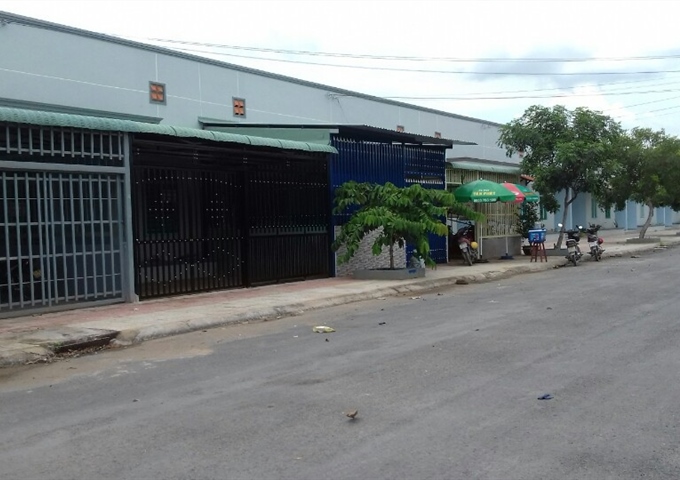 Sổ hồng trao tay. Chỉ với 320 triệu, có ngay lô đất mặt tiền Quốc lộ 1A, xây nhà ngay LH 0938328699