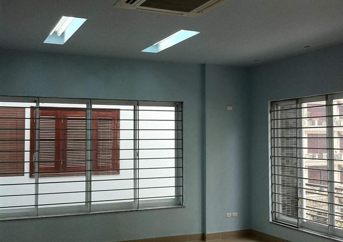 Cho thuê nhà ngõ 171 Nguyễn Ngọc Vũ, DT: 50m2 x 3 tầng, ô tô để trong nhà, giá cho thuê 13 tr/tháng
