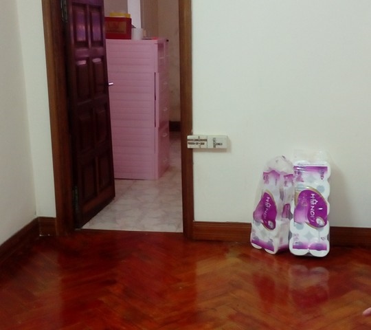 Cho thuê căn hộ tập thể D4 Giảng Võ, Trần Huy Liệu, Quận Ba Đình, HN. Sau tòa nhà D2, 100m2, 7tr/th