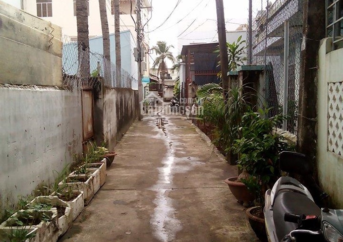 Do nhu cầu không ở cần bán nhà tại đường Nhà Thờ, Vĩnh Phước, Nha Trang. LH: 0989.271.926