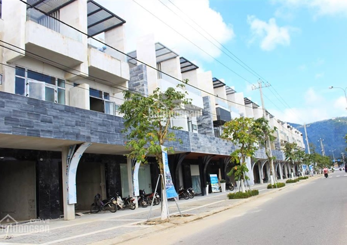 Bán nhà phố 3 tầng mặt tiền Trần Nhân Tông, Đà Nẵng, nhà mới 100% giá chỉ 3 tỷ, lh: 094.1356.111