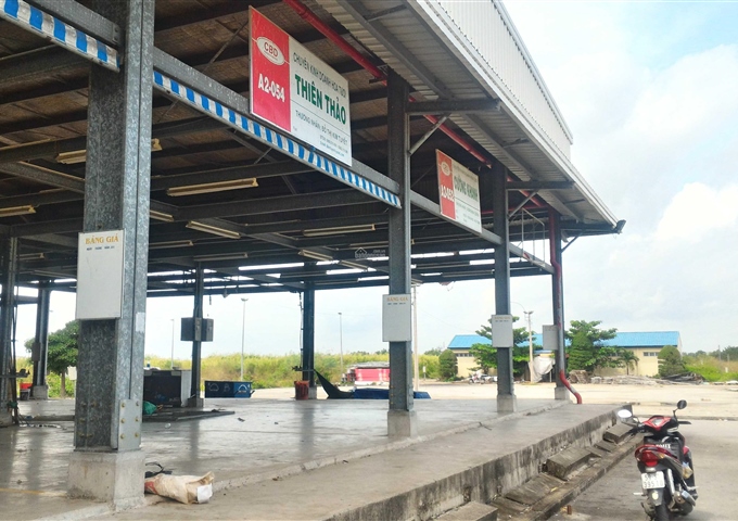 Cần sang/cho thuê sạp hoa tại chợ đầu mối Bình Điền, giá 230 triệu. LH 0976711289
