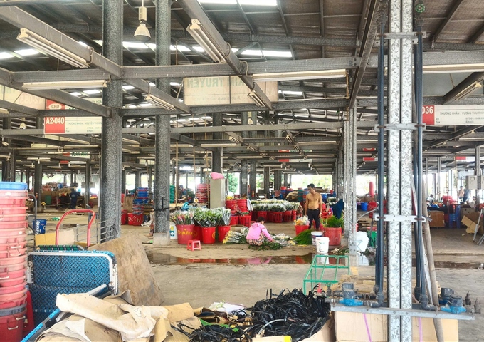 Cần sang/cho thuê sạp hoa tại chợ đầu mối Bình Điền, giá 230 triệu. LH 0976711289