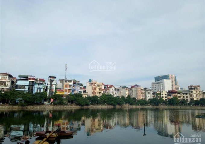 Bán nhà mặt hồ Kim Liên, phố Phương Mai, nhà đẹp mặt tiền rộng 7m