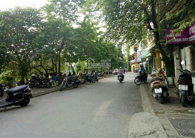 Bán nhà mặt hồ Kim Liên, phố Phương Mai, nhà đẹp mặt tiền rộng 7m
