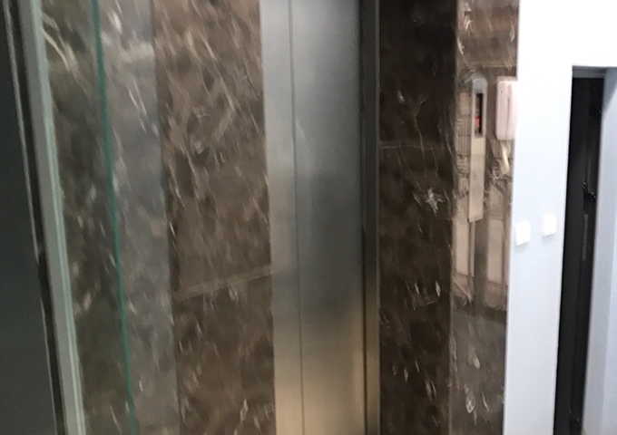 Cho thuê văn phòng số 90 Lê Trọng Tấn, gần ĐH Y, 80m2, thang máy, an ninh, 8 tr/tháng,  02435551721