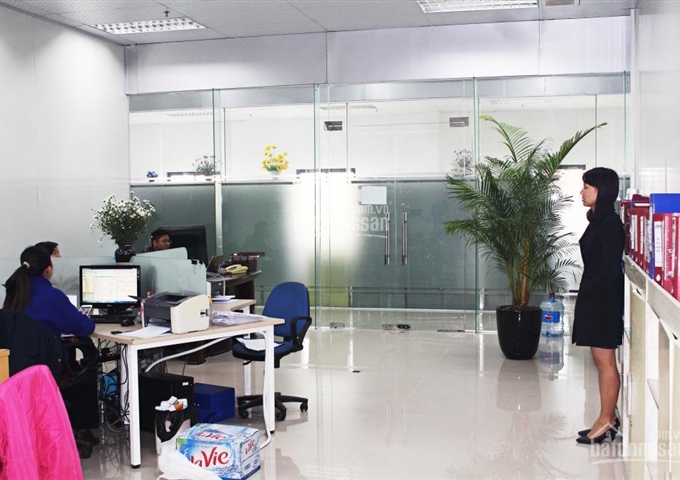 Cho thuê văn phòng tại 352 Giải Phóng , có thang máy, bãi để xe