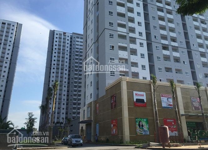 Kẹt tiền bán gấp căn hộ HQC Plaza, 70m2,900tr, để lại tất cả nội thất còn mới. LH 0901.081.601