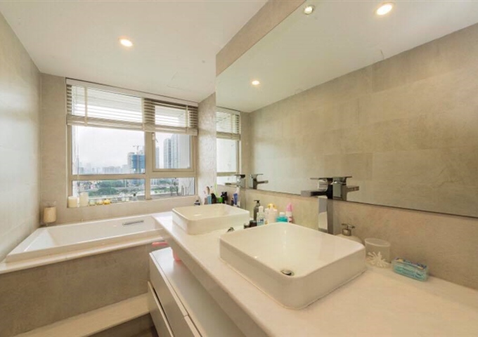 Chính chủ cho thuê CHCC cao cấp Mandarin Garden, căn 3 mặt thoáng, view hồ, full nội thất