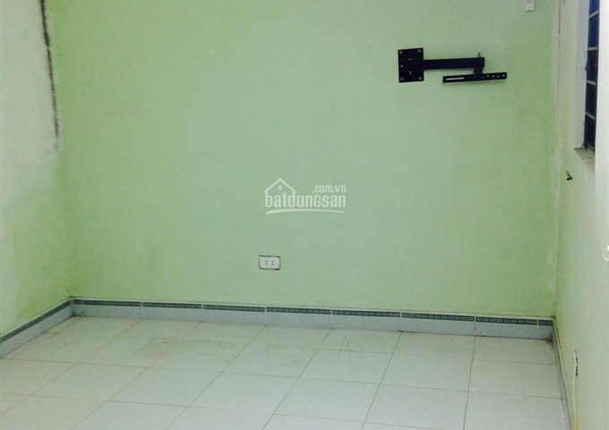 Thuê nhà tập thể E5 ngõ 4 Phương Mai, Đống Đa