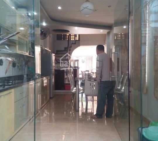 Cho thuê nhà chính chủ mặt ngõ 100 Nguyễn Xiển rộng 40m2 x 5 tầng, 3 phòng ngủ đủ đồ, giá 10 tr/th