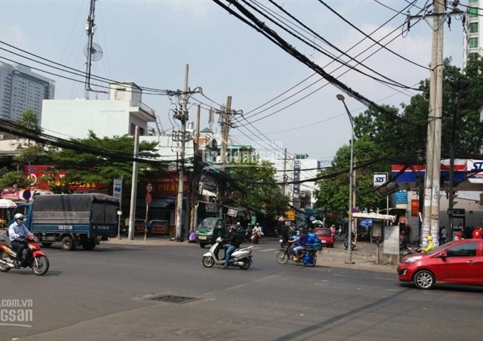 Cần tiền bán gấp nhà phố MT đường Lê Văn Lương, Quận 7, 7.45x37.4m nở hậu 9m, giá 33 tỷ TL