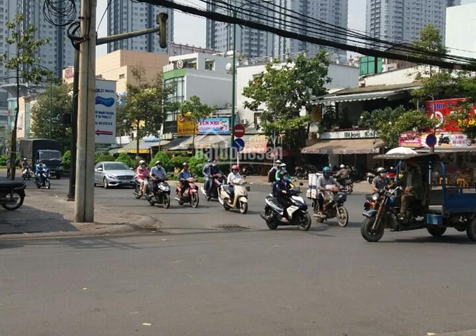 Cần tiền bán gấp nhà phố MT đường Lê Văn Lương, Quận 7, 7.45x37.4m nở hậu 9m, giá 33 tỷ TL