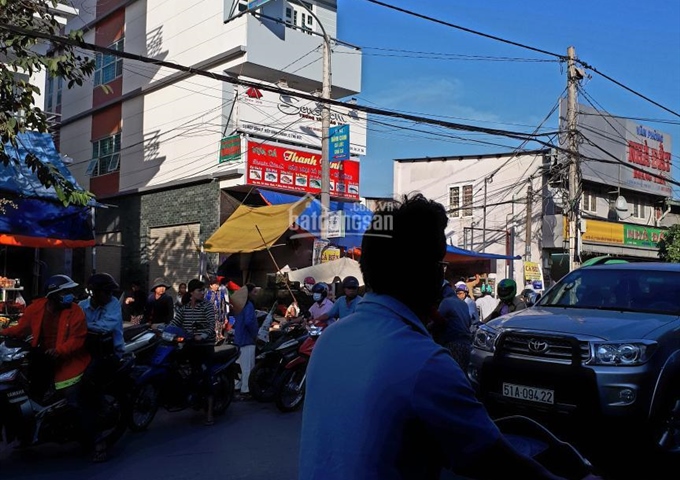 Nhà MT kinh doanh, ngay trung tâm đường, chợ Hiệp Bình. Căn góc 5x20m, 5 lầu, giá 14 tỷ