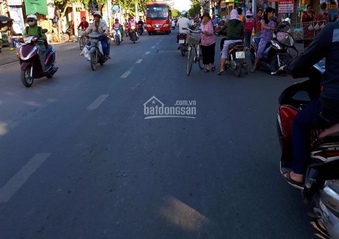 Nhà MT kinh doanh, ngay trung tâm đường, chợ Hiệp Bình. Căn góc 5x20m, 5 lầu, giá 14 tỷ