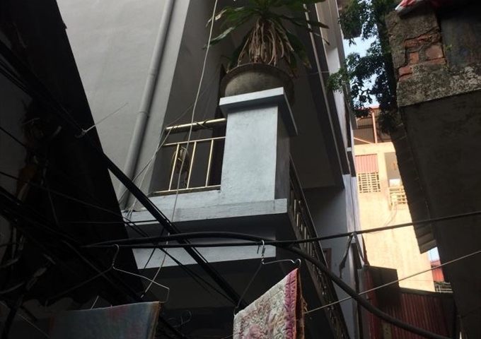 Bán nhà ngõ 62 đường Trần Quý Cáp, có thể ở và làm văn phòng đại diện. LH :0989091662