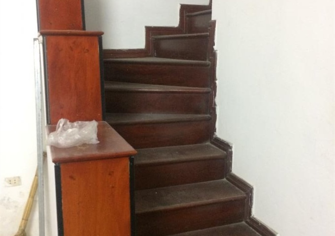 Bán nhà ngõ 62 đường Trần Quý Cáp, có thể ở và làm văn phòng đại diện. LH :0989091662