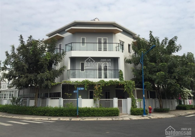 Bán căn nhà góc hai mặt tiền khu Mega Vilage Khang Điền, Q9