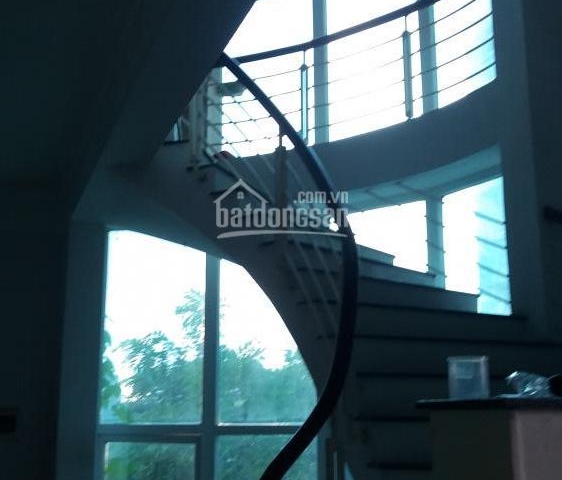 Gia đình tôi cần bán nhà vườn An Duơng Vuơng, Tây Hồ. LH 0916099337 để xem nhà