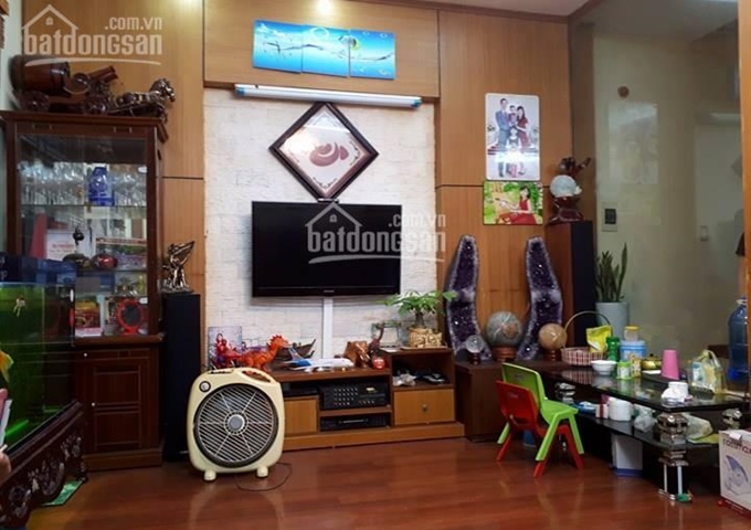 Bán nhà gần hồ Hoàng Cầu 39m2x5 tầng giá chỉ 3,95 tỷ - có ảnh thật 100%