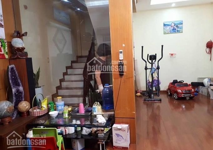 Bán nhà gần hồ Hoàng Cầu 39m2x5 tầng giá chỉ 3,95 tỷ - có ảnh thật 100%