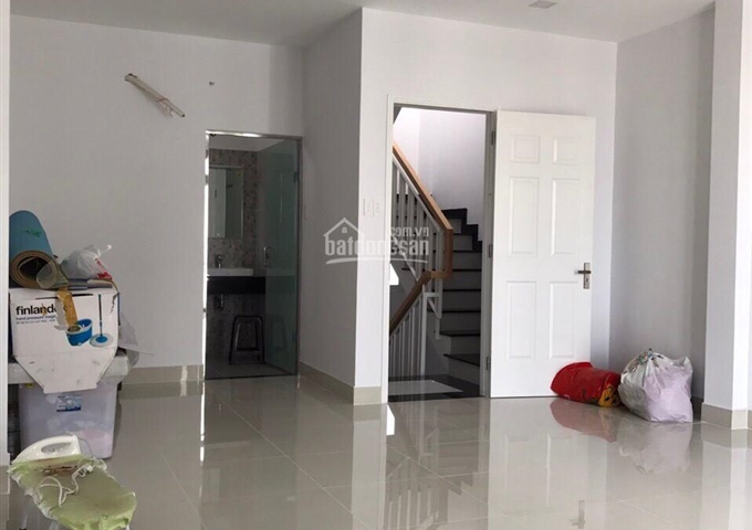 Cần bán gấp nhà hẻm 266 Nguyễn Tri Phương, P. 4, quận 10