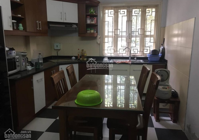 Cần bán căn hộ tập thể C6 Vũ Ngọc Phan, 100m2, 3PN, 2 vệ sinh