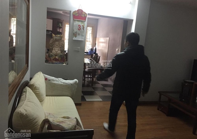 Cần bán căn hộ tập thể C6 Vũ Ngọc Phan, 100m2, 3PN, 2 vệ sinh