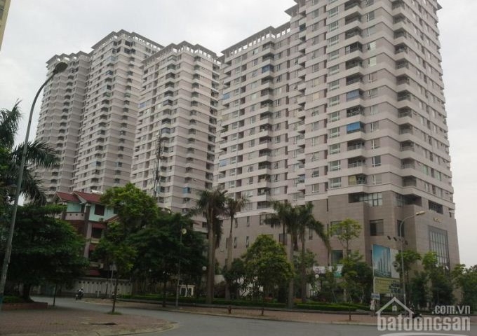 Bán CHCC tầng 9 N07B1.1 Dịch Vọng đầy đủ điều hòa, sàn gỗ, ốp gỗ tường, bếp từ, tủ bếp