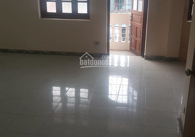 Cho thuê căn tập thể tầng 5 khu C1 Trung Tự, DT 82m2, 2PN, 6 triệu/tháng