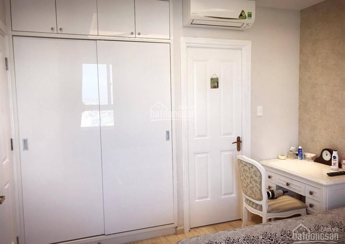 Cho thue căn hộ siêu thị Auchan, full nội thất, 2 - 3 phòng ngủ