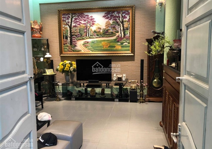 Cần bán nhà tại phố Lê Thanh Nghị, sổ đỏ chính chủ, diện tích 70m2, mặt tiền 8m. LH 0915323388