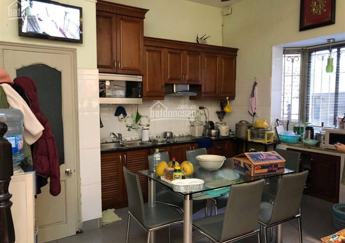 Cần bán nhà tại phố Lê Thanh Nghị, sổ đỏ chính chủ, diện tích 70m2, mặt tiền 8m. LH 0915323388