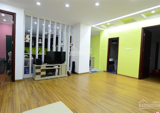 Chính chủ bán căn hộ 107 Nguyễn Chí Thanh, 3PN, 2WC, 1 bếp, 1 PK, 2 logia. DT 115m2