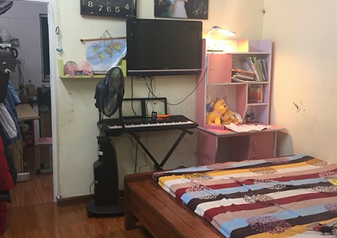 CC bán căn hộ tập thể Bộ Tư lệnh Lăng, dtsd 50m2, giá 1,5 tỷ, có thương lượng. LH: 0906079782