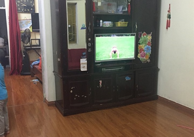 CC bán căn hộ tập thể Bộ Tư lệnh Lăng, dtsd 50m2, giá 1,5 tỷ, có thương lượng. LH: 0906079782