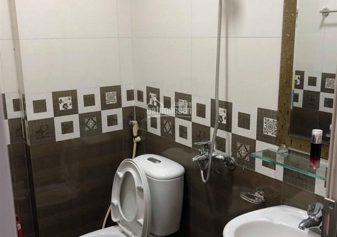 Bán nhà 5 tầng to đẹp, gần công viên Chu Văn An, ô tô đỗ cửa