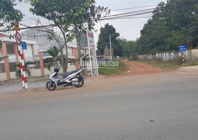 Bán đất ngay trường THCS Nguyễn Bỉnh Khiêm thị trấn Dầu Tiếng. Diện tích 7,51m x 35,29m = 277m2